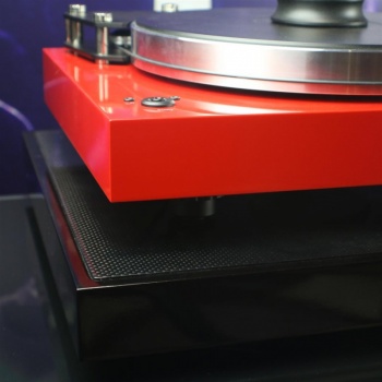 Pro-Ject Ground-It Carbon Isolation Platform