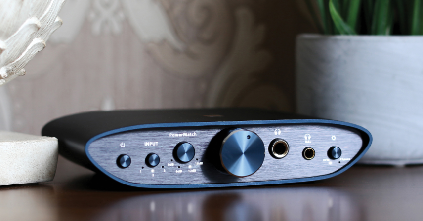 iFi Zen CAN Signature HFM Amplificatore Cuffie Bilanciato | Amplificatore cuffie desktop e preamplificatore con uscite 4,4mm, suono Hi-Fi ad alta fedeltà iFi Zen CAN Signature HFM Amplificatore Cuffie Bilanciato | Amplificatore cuffie desktop e preamplificatore con uscite 4,4mm, suono Hi-Fi ad alta fedeltà