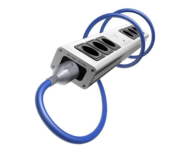 IsoTek V5 Sirius 6 Way Power Line Cleaner Analogue Seduction