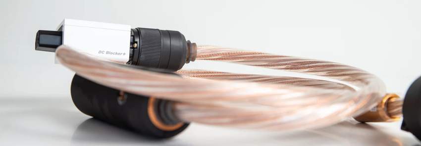 IFi SilentPower DC Blocker – Elimina Offset DC E Ronzio Meccanico Con Connettori IEC Medical Grade