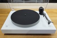 Pro-Ject X2 Turntable -With Ortofon 2M Silver- Matt White - Ex Demo Unit